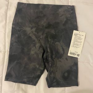 Lululemon align short length 8, size 6 NEW